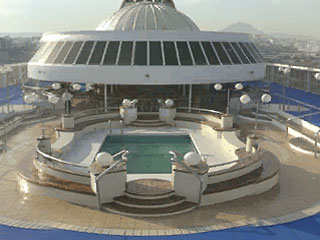 Minoan Lines - HighSpeed ferries : Olympia Palace,  Europa Palace,  Knossos Palace,  Festos Palace < < Swimming-Pool > >