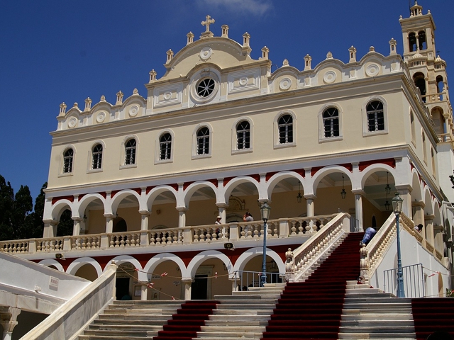 Traghetto A Tinos dai porti di Atene (Pireo, Rafina) 