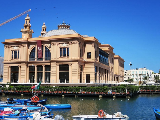 Bari à la Grèce (Corfou, Igoumenitsa, Patras)