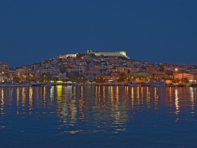 Traghetto Da porto di Kavala a Lemnos, Agios Efstratios, Chios, (Mitilene), Oinousses, Samos, Fourni, Ikaria, Mykonos, Syros, Lavrio, Pireo