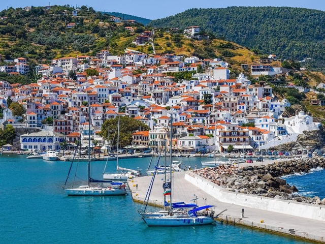 Traghetto A le isole Sporadi dai porti principali della Grecia continentale Volos, Ag. Konstantinos, Salonicco e Mantoudi 