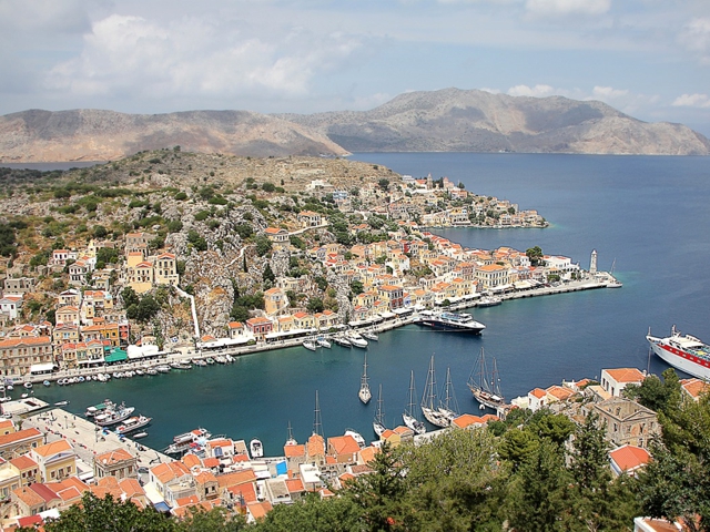 Traversier Vers des îles du Dodécanèse depuis le port d'Athènes (Pirée)