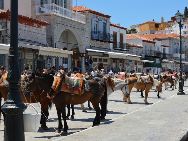 Πλοία Προς τα νησιά του Σαρωνικού από το λιμάνι της Αθήνας (Πειραιάς)